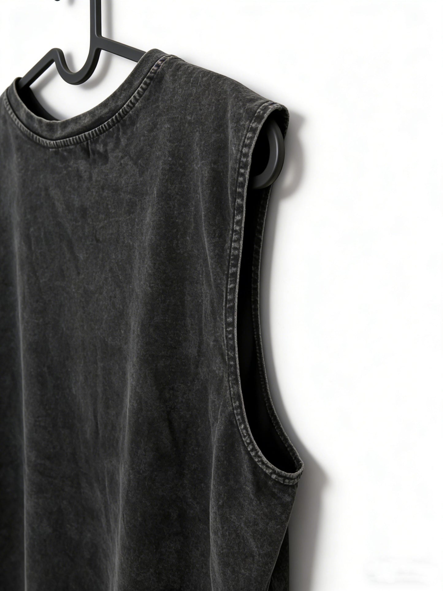 Herren Vintage Streetstyle Muskelshirt mit Stier-Print und Distressed Denim Shorts, lässig für Sommer & Freizeit