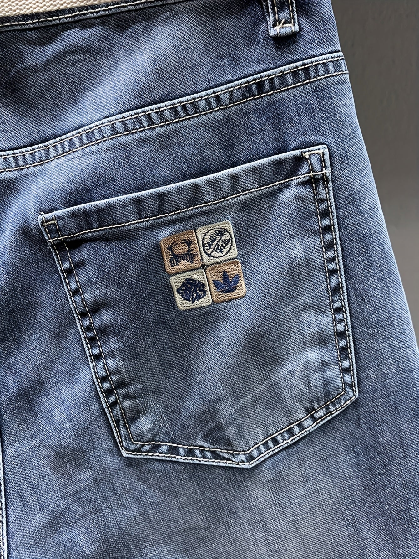Herren Jeans im modernen Streetstyle mit Gürtel – Lässige Passform