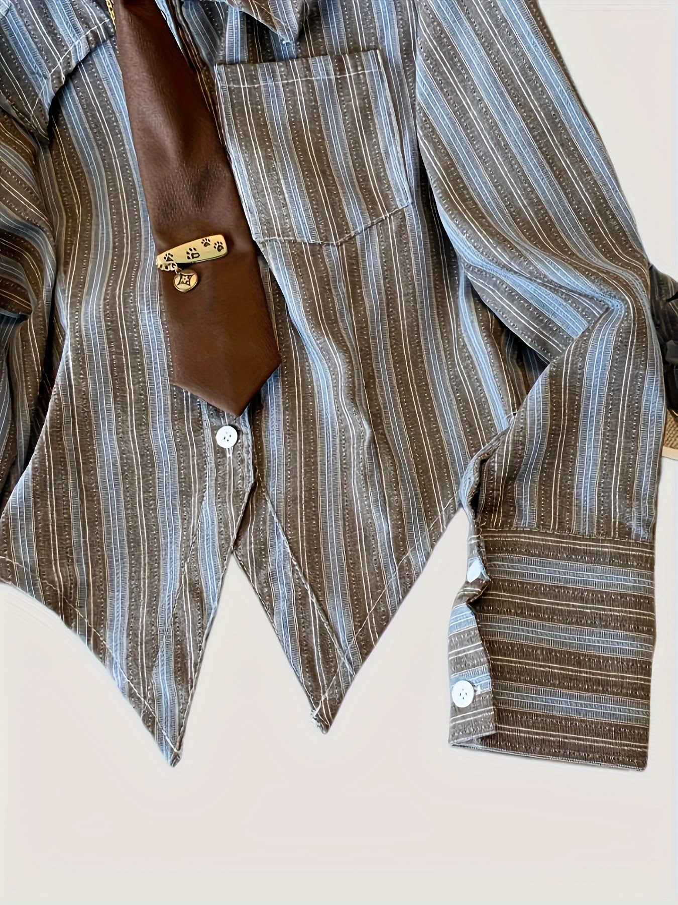 Gestreifte Bluse mit Spitzsaum & Krawatte