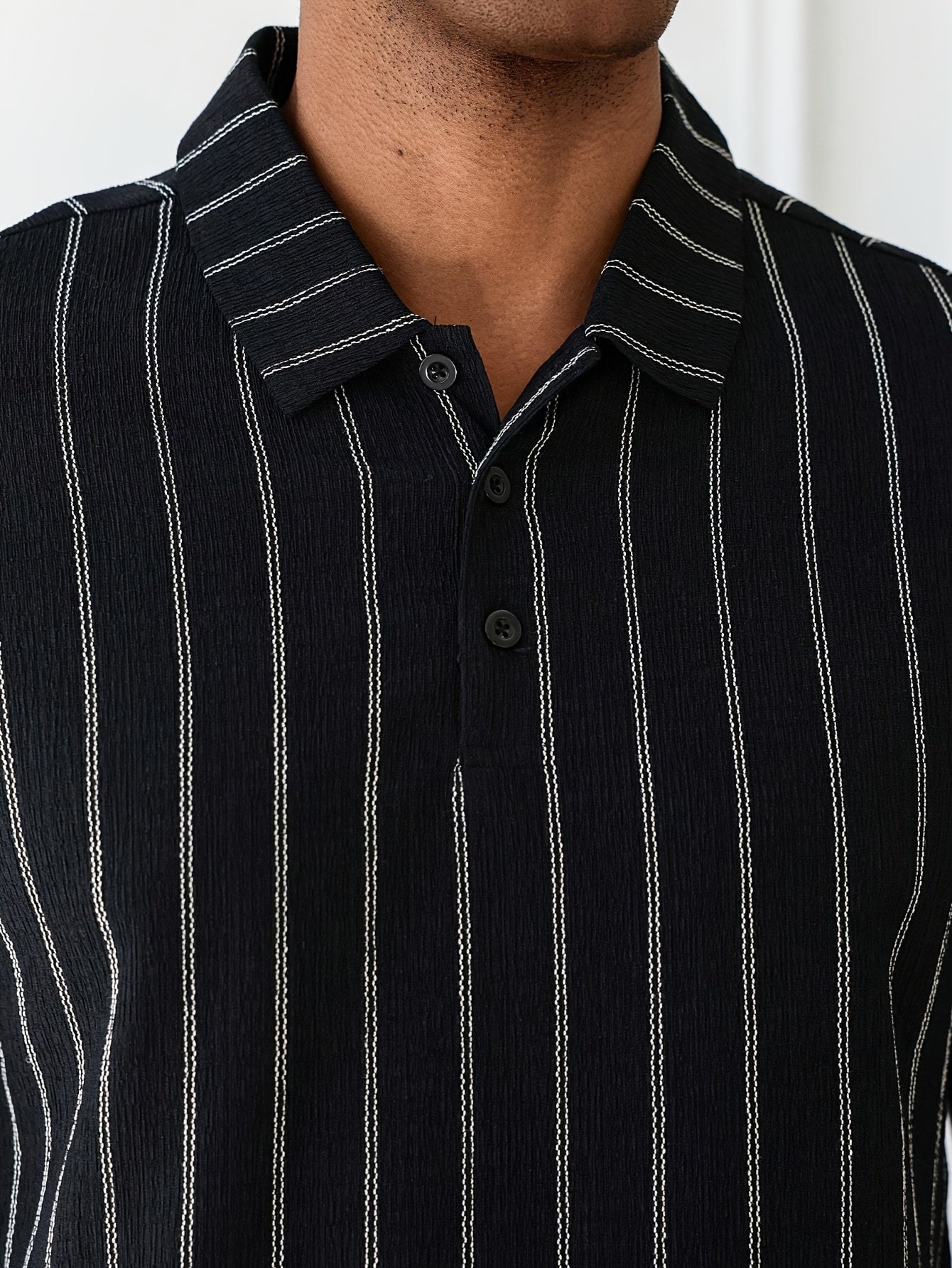 Herren Polohemd mit Nadelstreifen – Modernes Kurzarm Shirt für Business und Freizeit