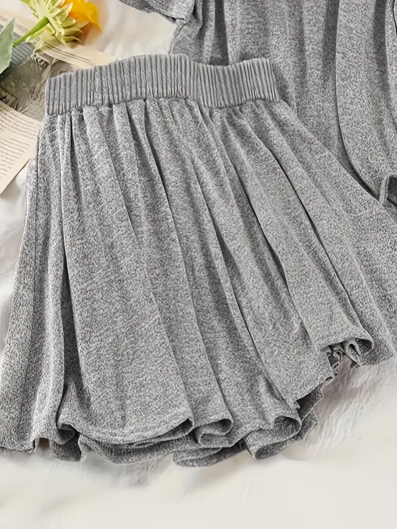 Damen Freizeit Zweiteiler Set mit Kapuzenpullover und Shorts – Loungewear für Frühling und Sommer