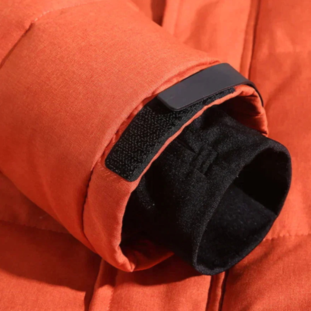 Herren-Winterjacke mit Kapuze und funktionalem Design