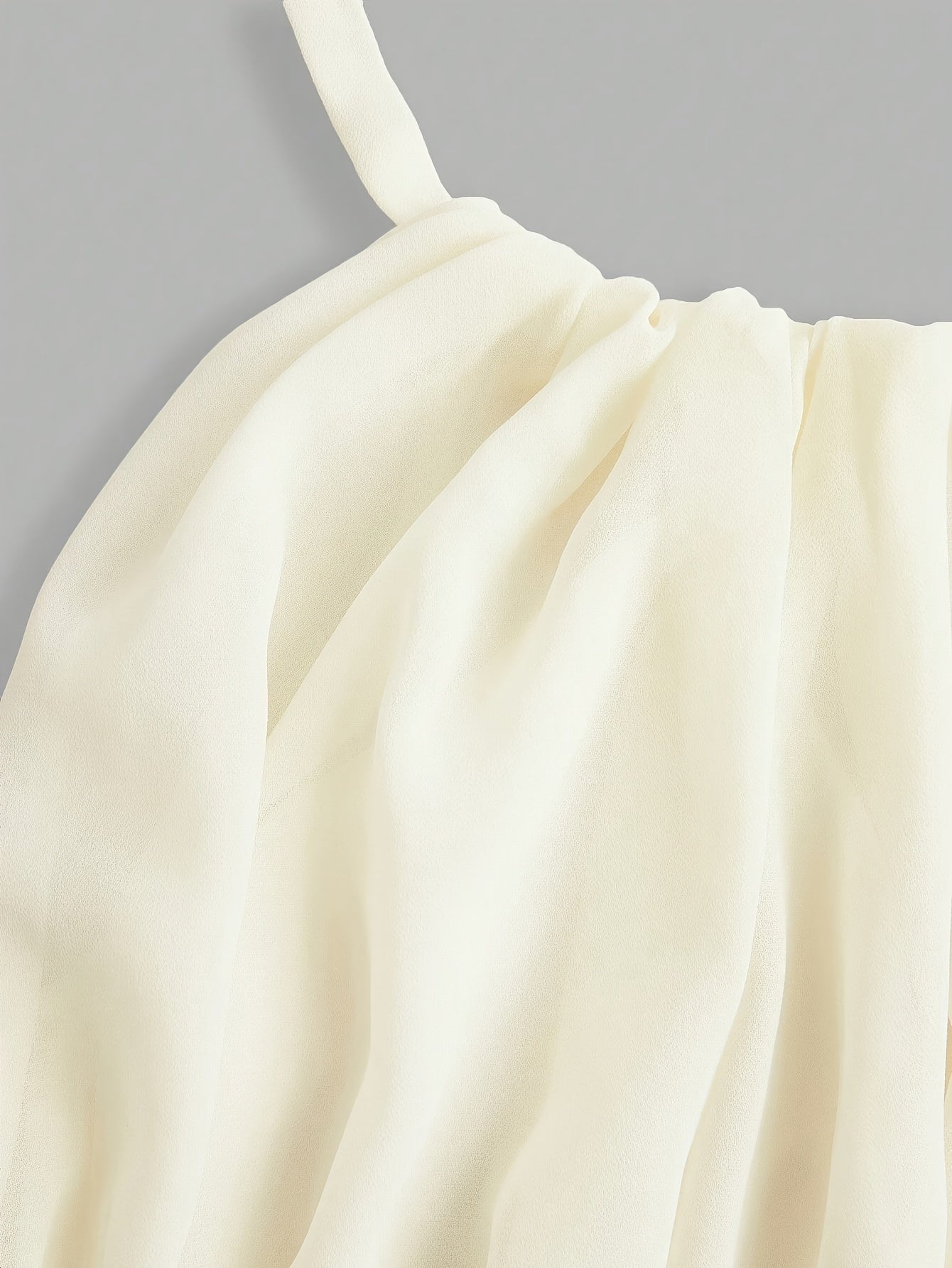 Damen Haltertop mit Raffungen und Schößchen – Elegantes Blusentop für Alltag und besondere Anlässe