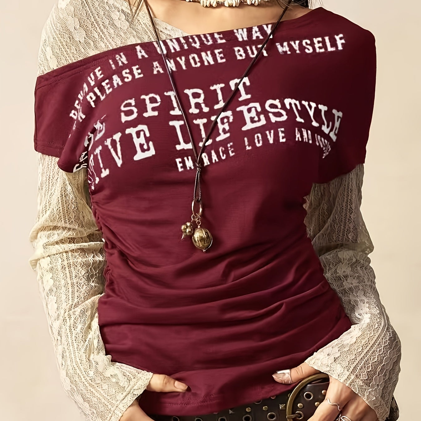 Damen Off-Shoulder T-Shirt mit Schriftzug & geraffter Taille