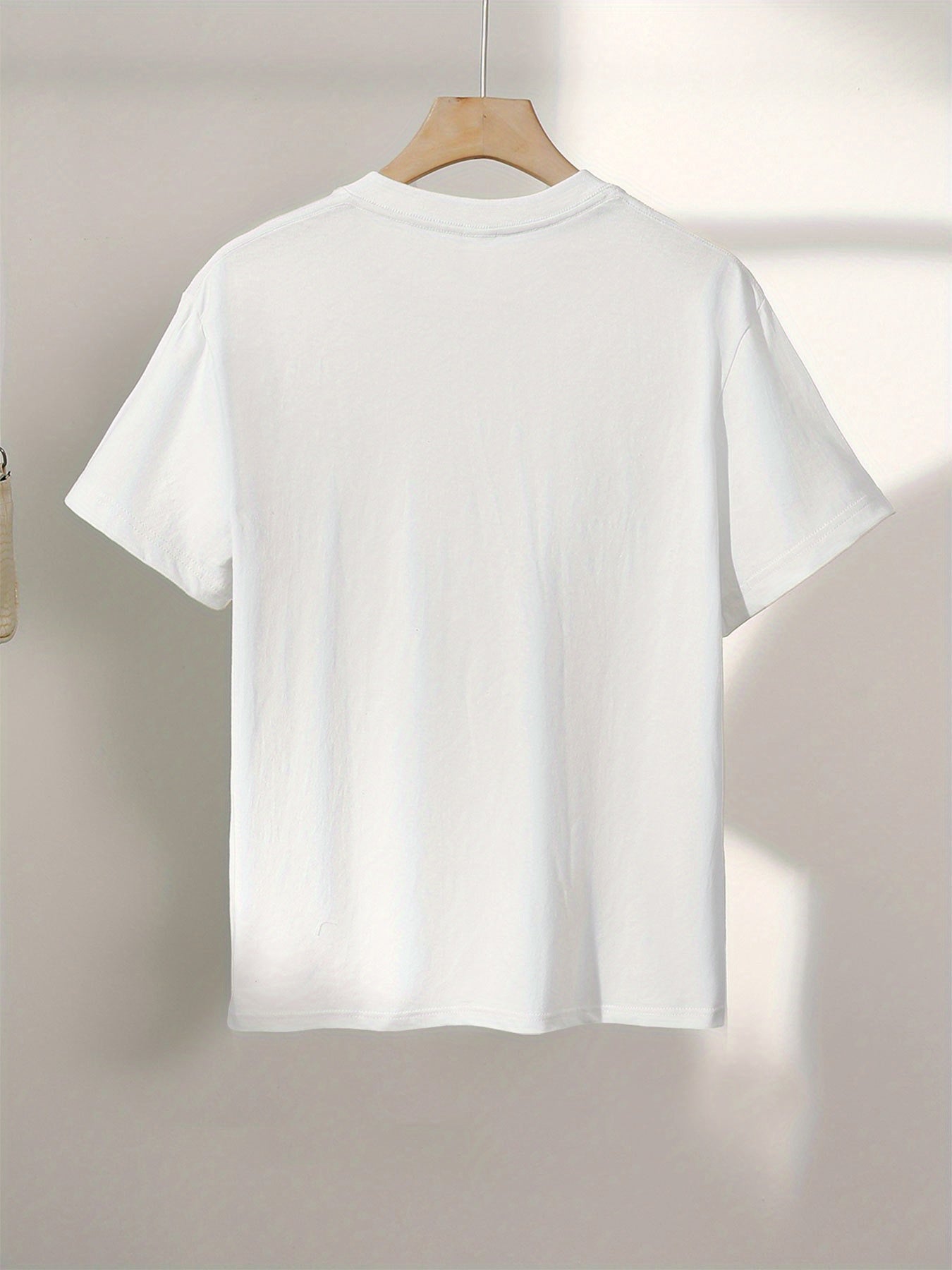 Damen T-Shirt mit abstraktem Gesicht Print – Modernes Kunst Design, Freizeitstil, ideal für Alltag und Streetwear