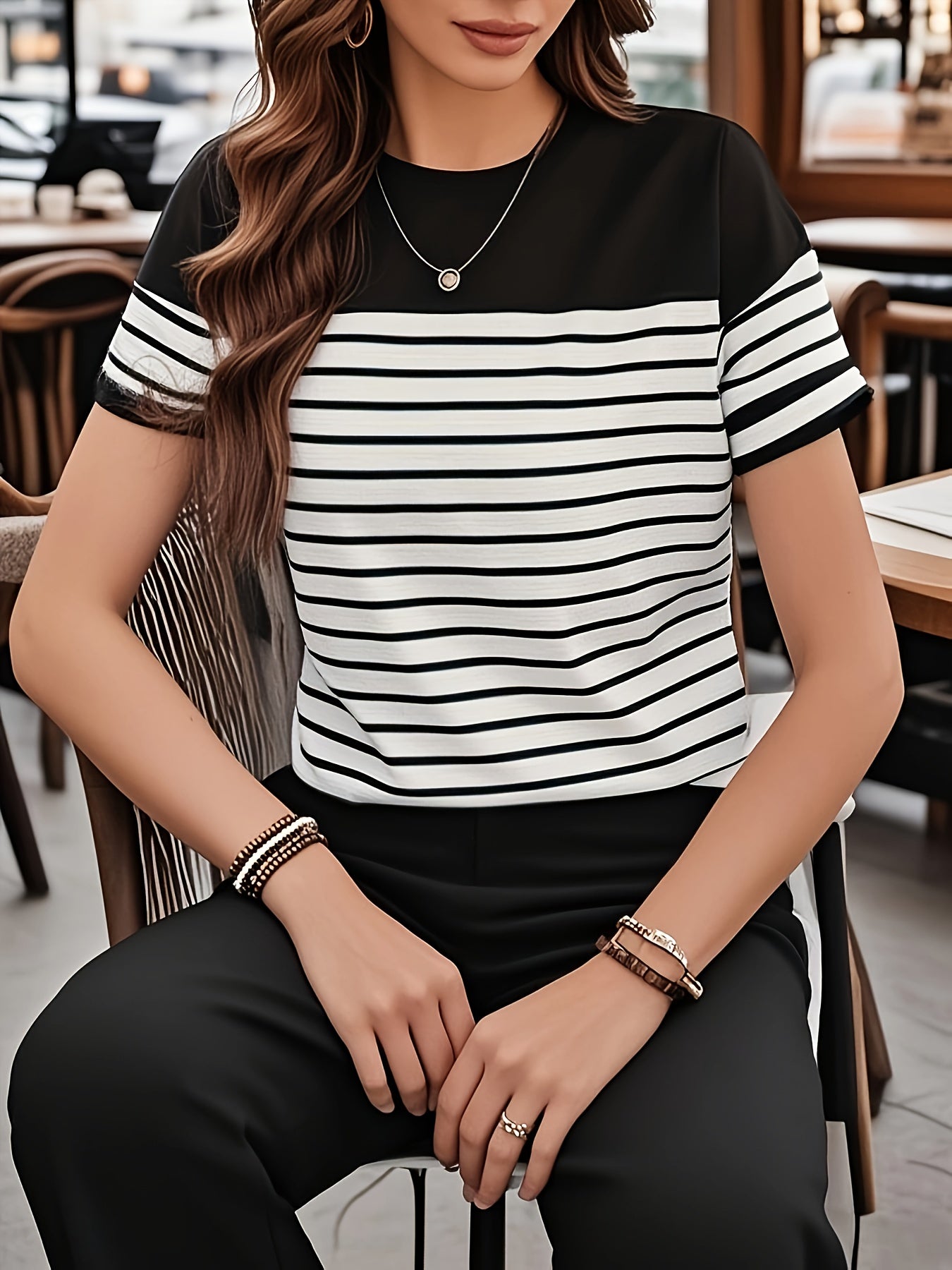 Damen Streifen T-Shirt mit Kurzarm und Modernem Design – Casual Chic für Alltag und Freizeit
