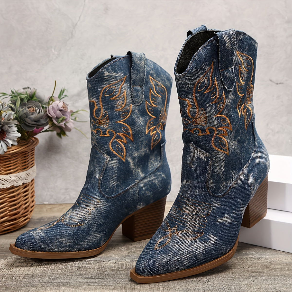 Cowboy Stiefel mit Absatz für Damen, Spitzer Zeh, Besticktes Obermaterial in Denim-Optik