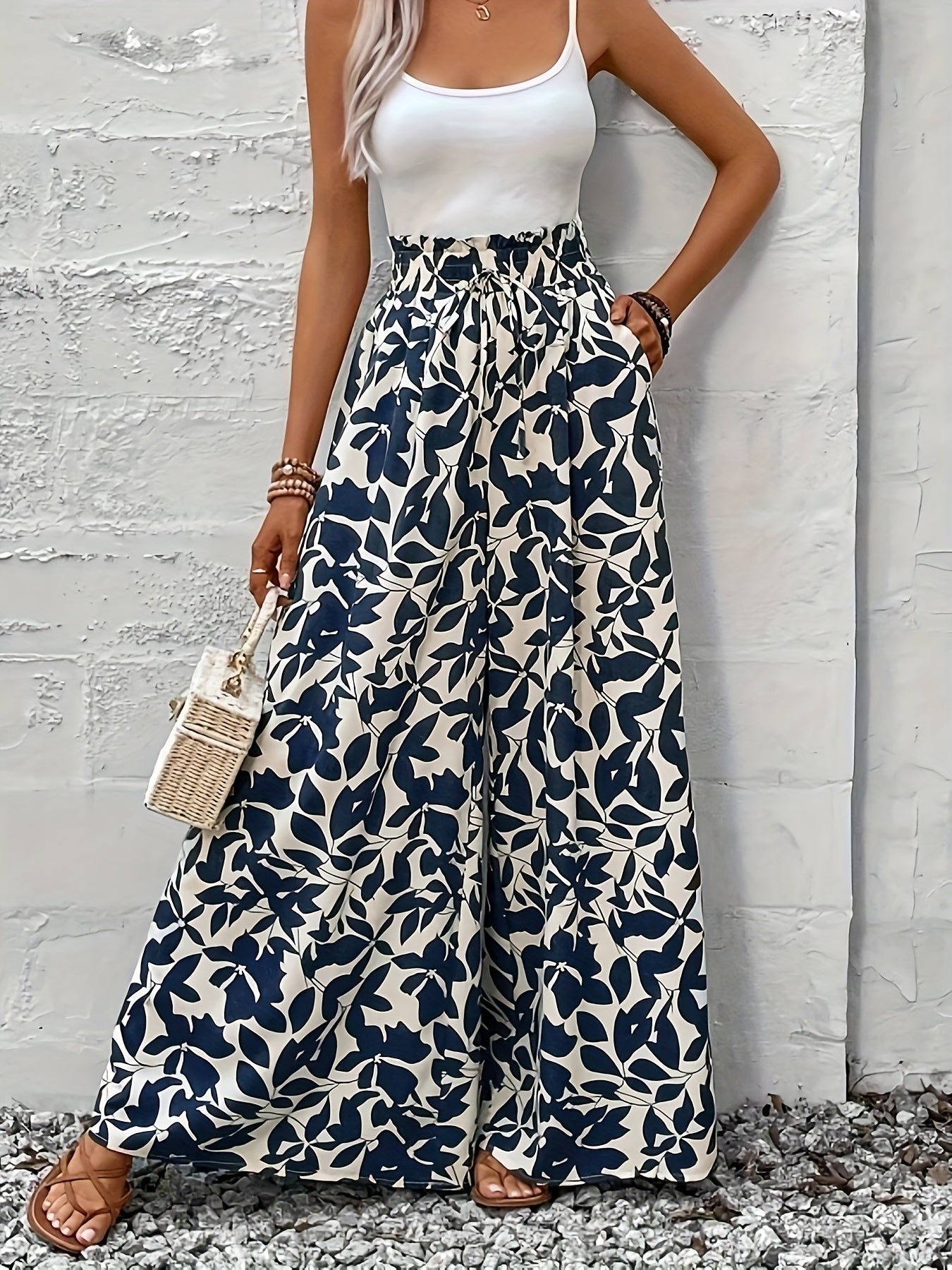 Damen Weitbeinige Paperbag-Hose mit Tropischem Blattmuster für Elegante Freizeit- und Urlaubslooks