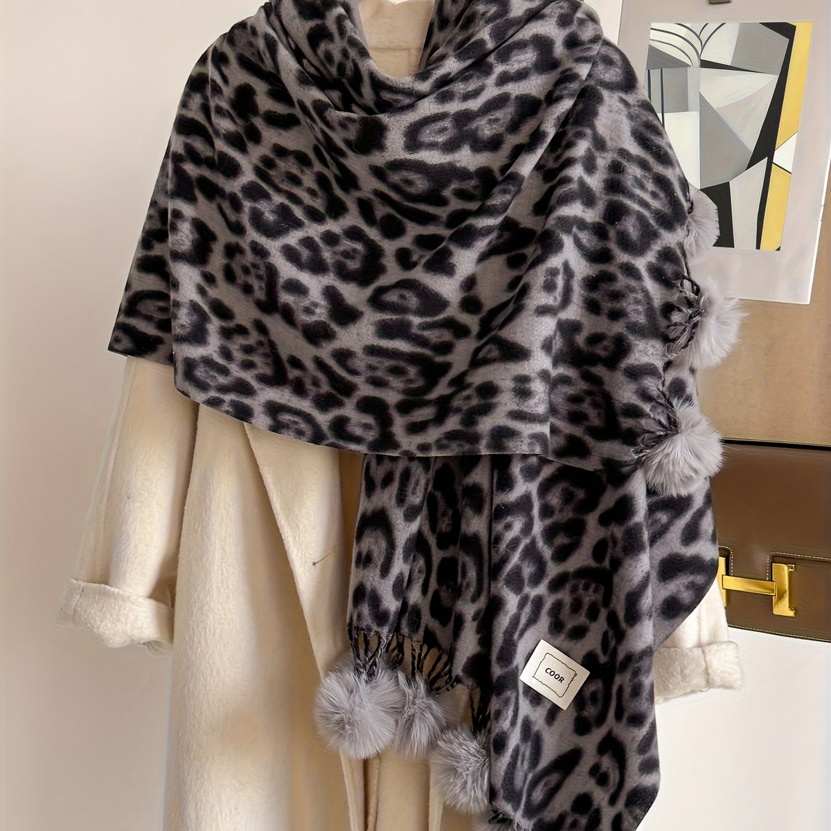 Damen Schal mit Leopardenmuster und Bommeln Weiches Material Animal Print Warmer Umhang