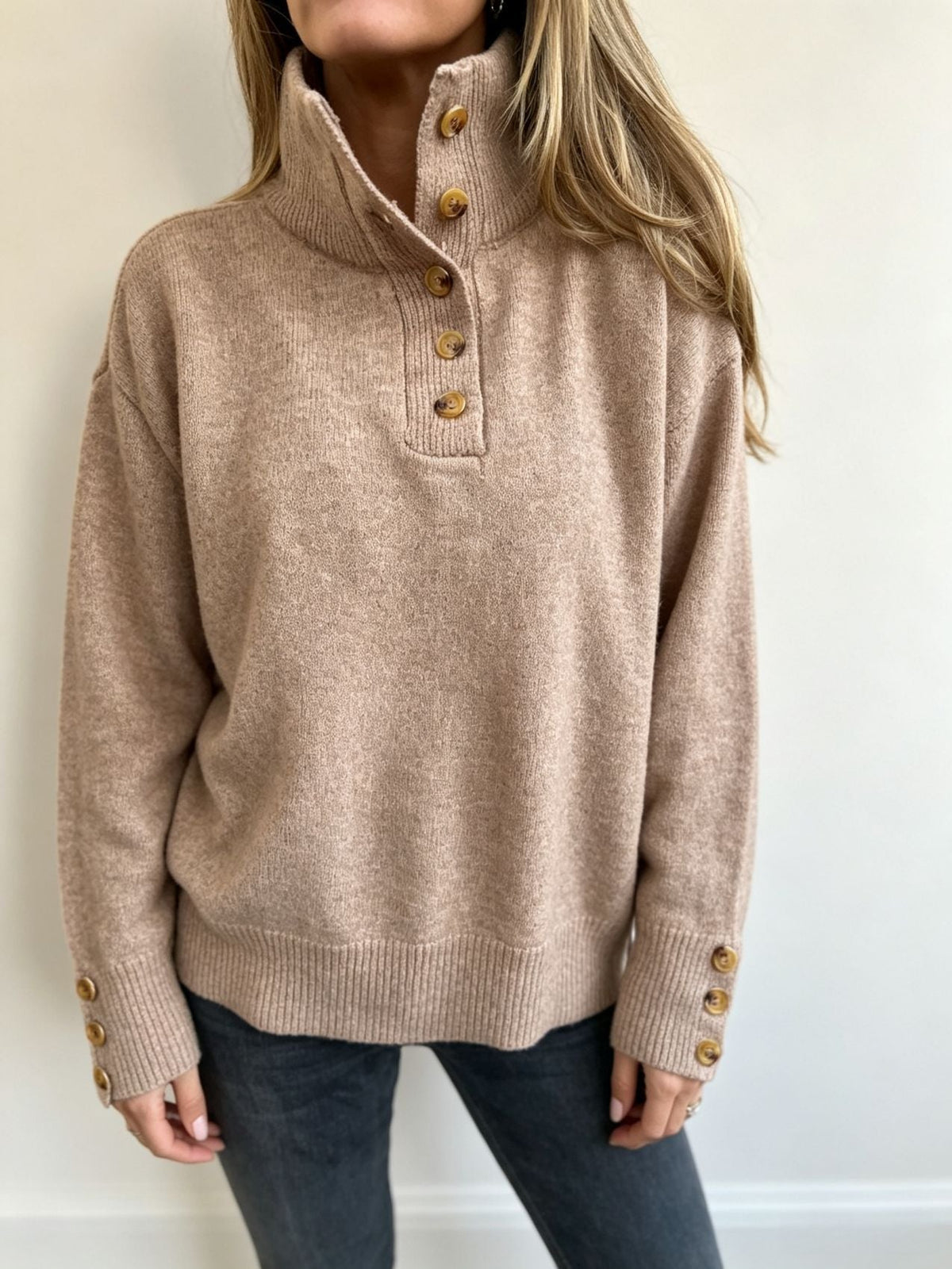 Damen Stehkragen Pullover mit Knopfleiste und Holzknöpfen an Ärmeln