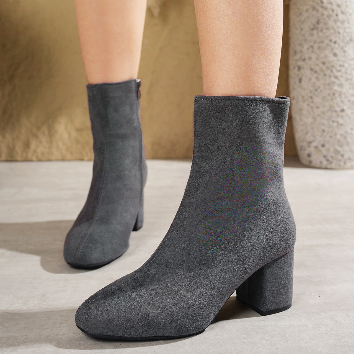 Damen Stiefelette mit Blockabsatz, Reißverschluss und spitzer Kappe