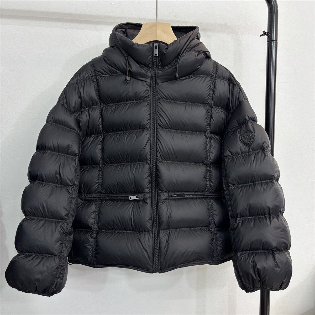 Gesteppte Damen Pufferjacke mit Kapuze und Reißverschlüssen