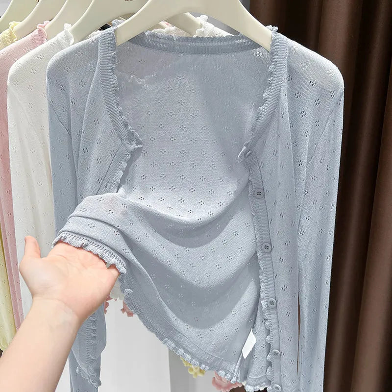 Leichter Damen Cardigan mit Lochmuster und Rüschen