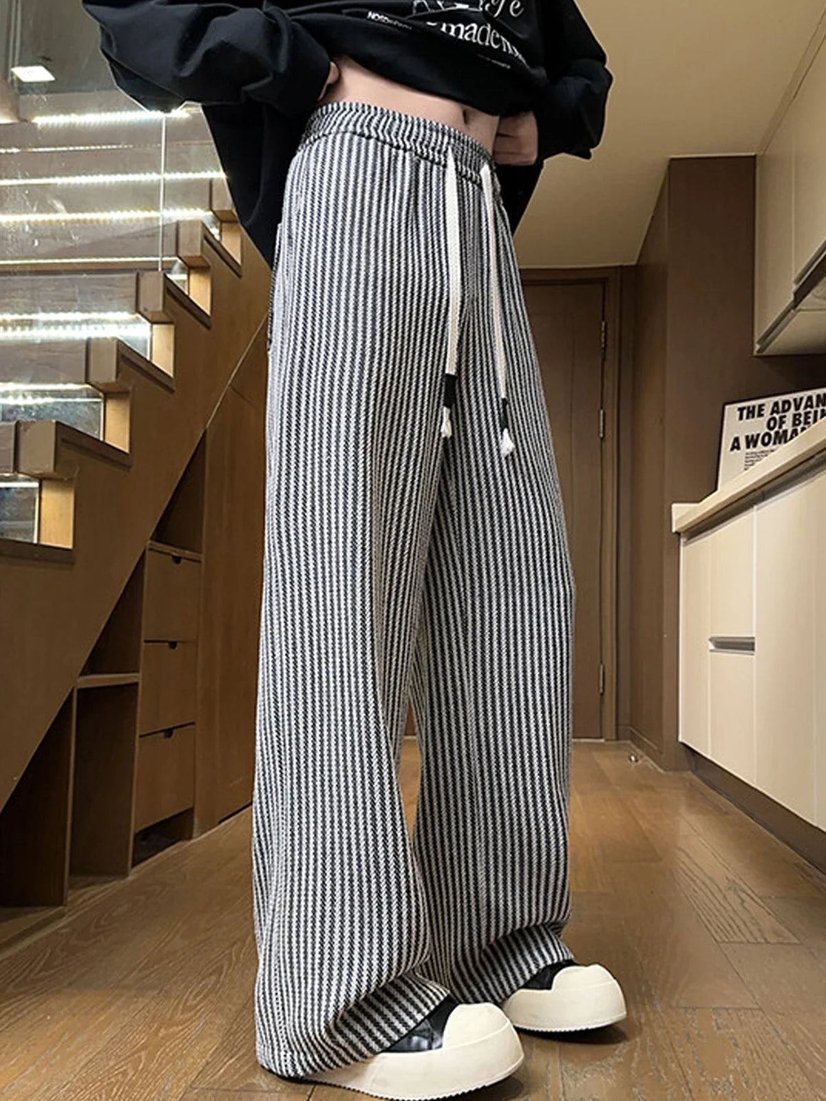 Unisex Freizeithose mit Fischgrätmuster Braun Weiß Kordelzug lockere Passform