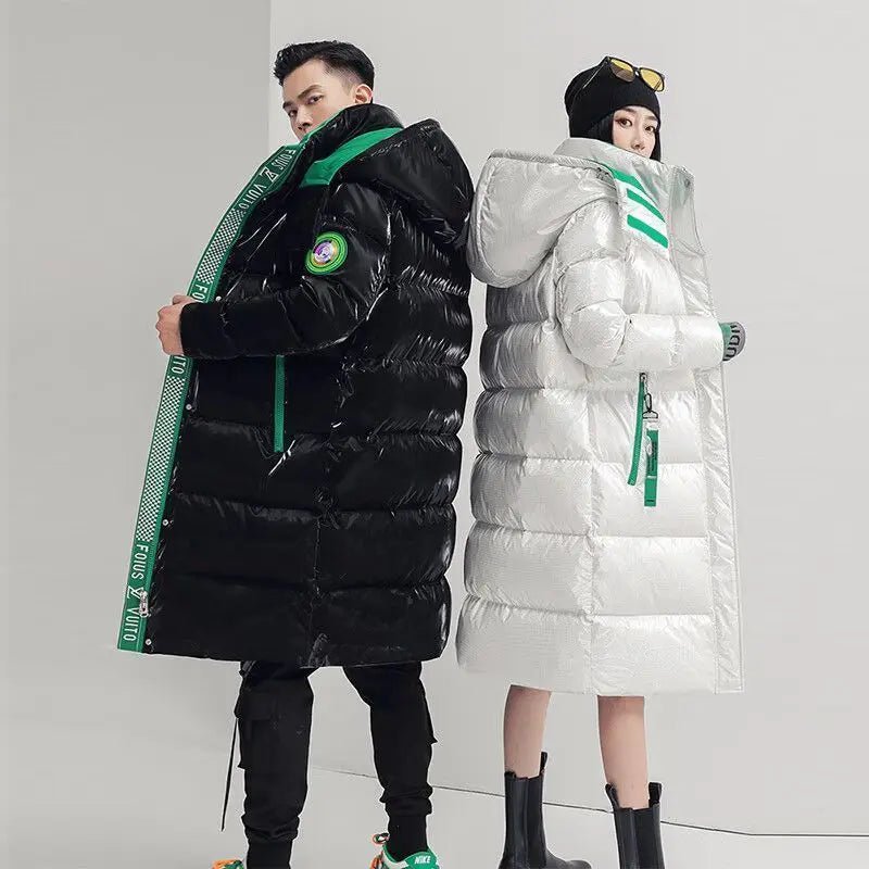 Langer glänzender Winterparka mit Kapuze und Reißverschlusstaschen
