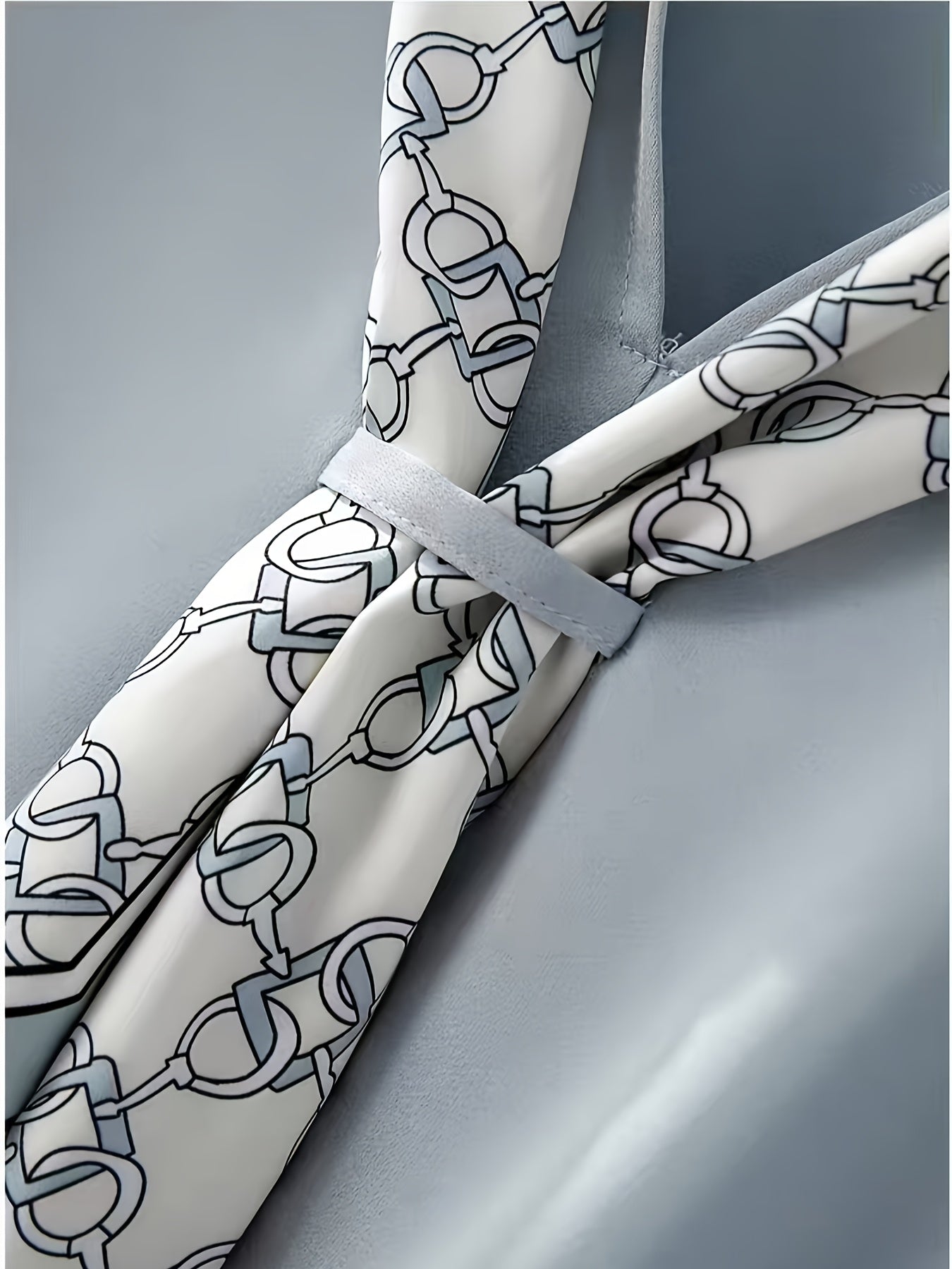 Damen Bluse mit Kurzarm und dekorativem Halstuch – Eleganter Business- und Freizeitstil