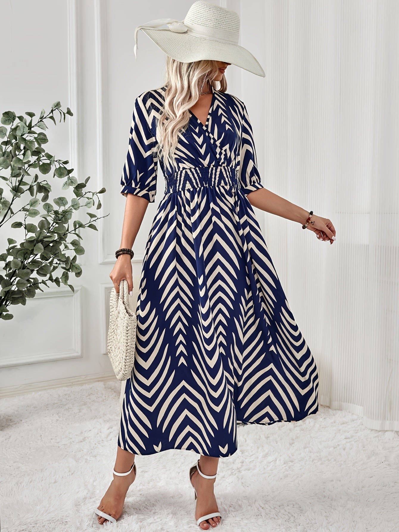Damen Maxikleid mit Chevron-Muster und Wickelausschnitt – Eleganter Alltags- und Anlasslook