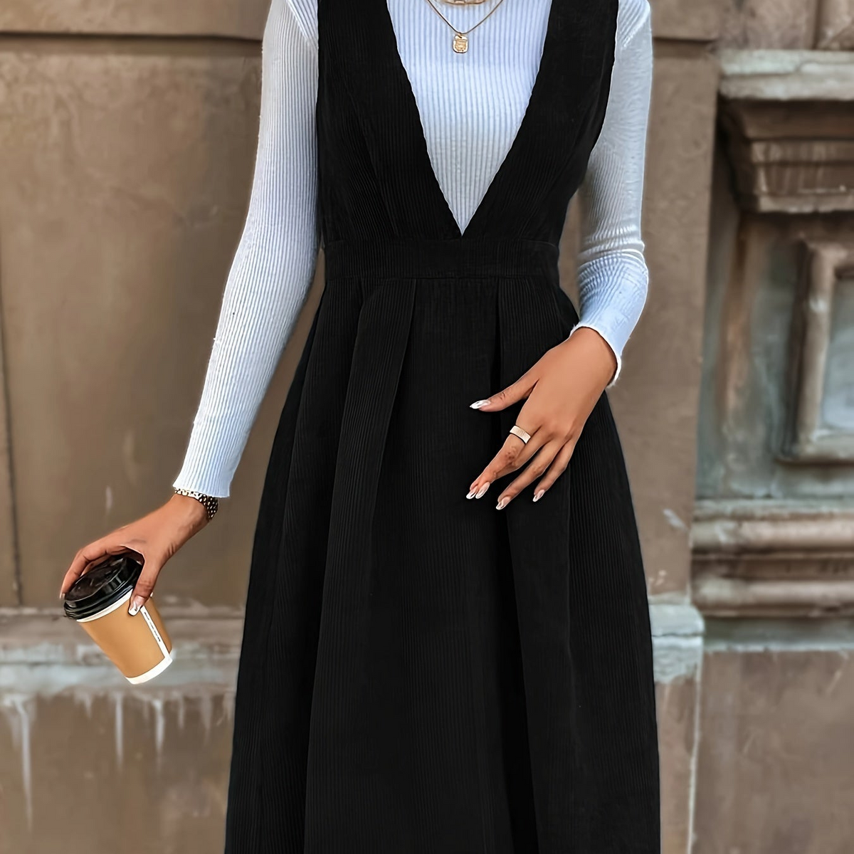 Damen Cord Latzkleid mit V-Ausschnitt – Navyblau