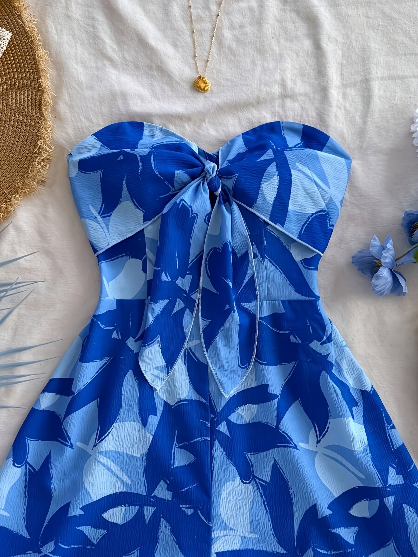 Damen Bandeau Jumpsuit mit Blumenmuster und Schleifendetail – Sommerlicher Einteiler für Urlaub und Freizeit