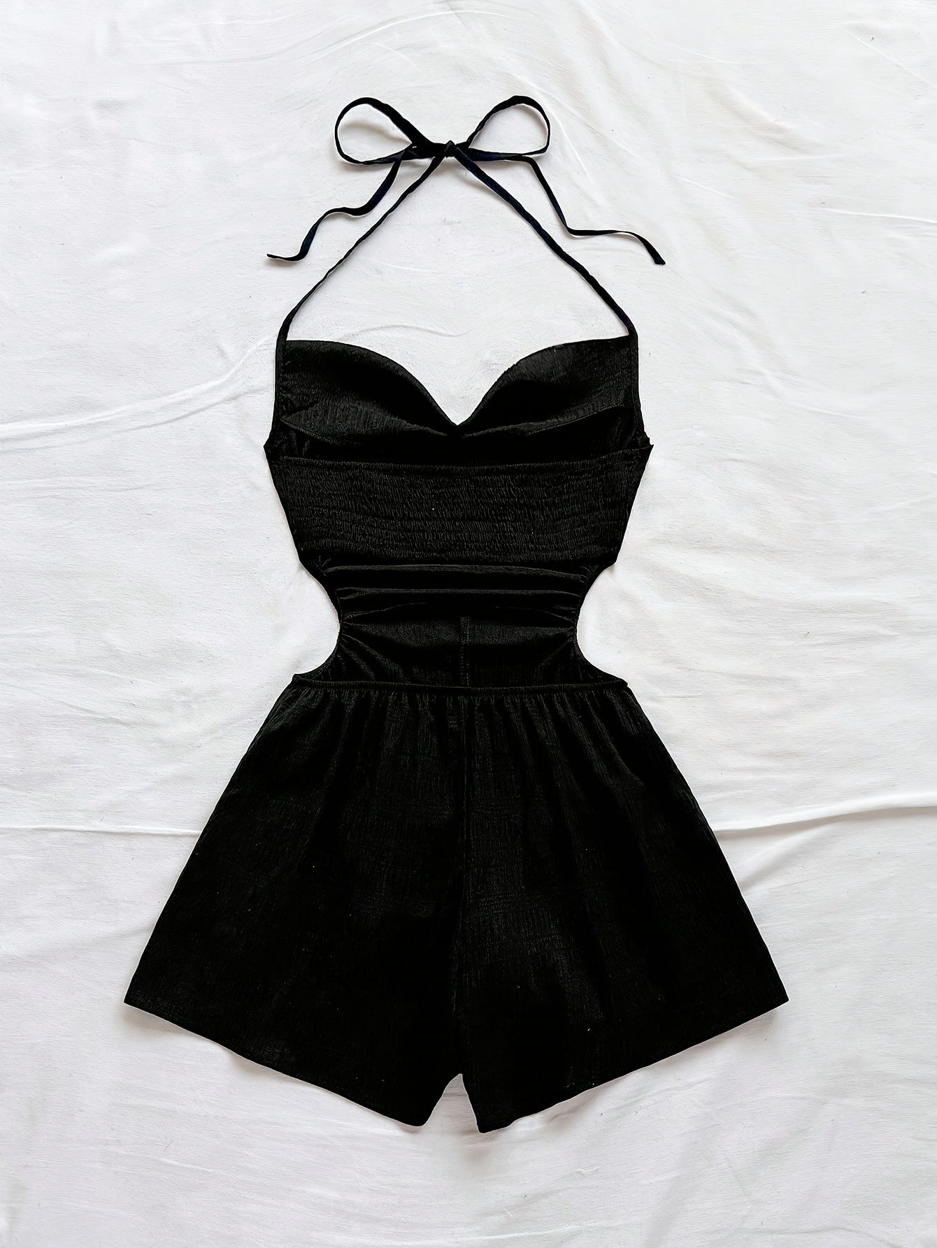 Damen Einteiler Jumpsuit mit Halterneck und Cut-Outs – Modischer Sommer-Overall für Urlaub & Freizeit