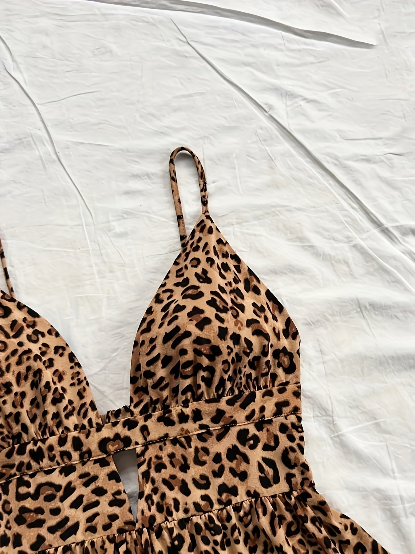 Damen Leopard Print Ärmelloses Mini Kleid mit Stufenrock – Sommer, Urlaub, Strand, Freizeit