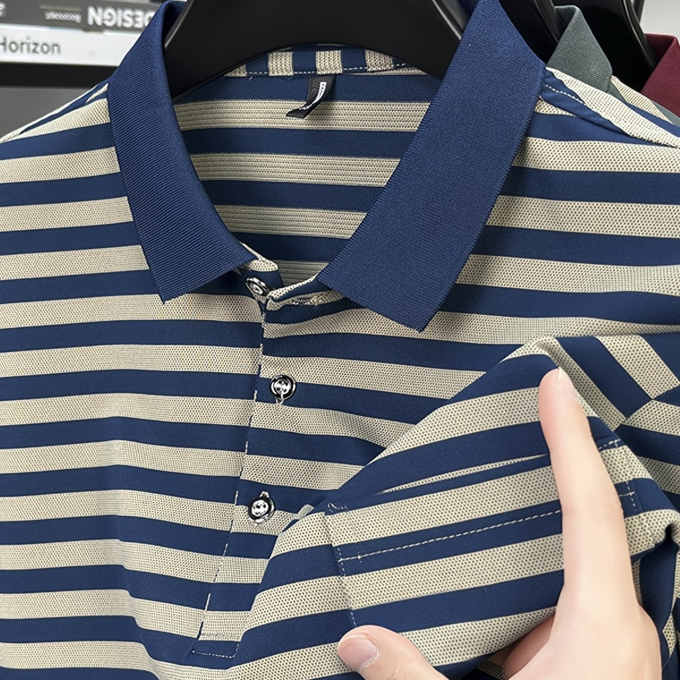 Herren Polohemd mit Streifenmuster und Brusttasche – Klassisch, Elegant, Vielseitig