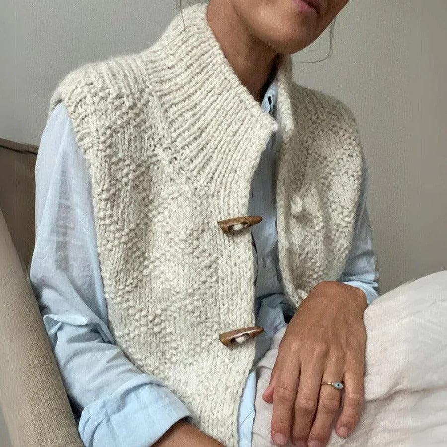 Damen Strickweste im minimalistischen Stil für Alltag und Übergangszeit