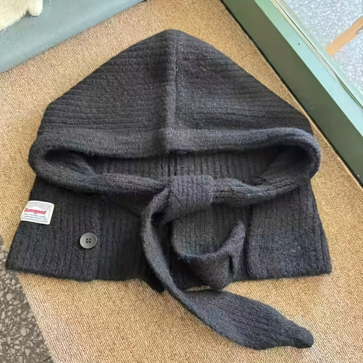 Gestrickte Sturmhaube mit Kapuze und integriertem Schal