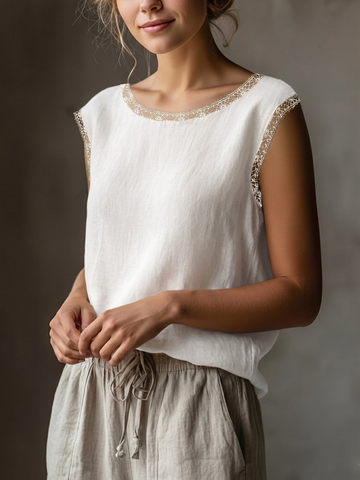 Damen Blusentop mit Spitze und elegantem Schnitt – Ärmellos, zeitloser Stil, vielseitig kombinierbar