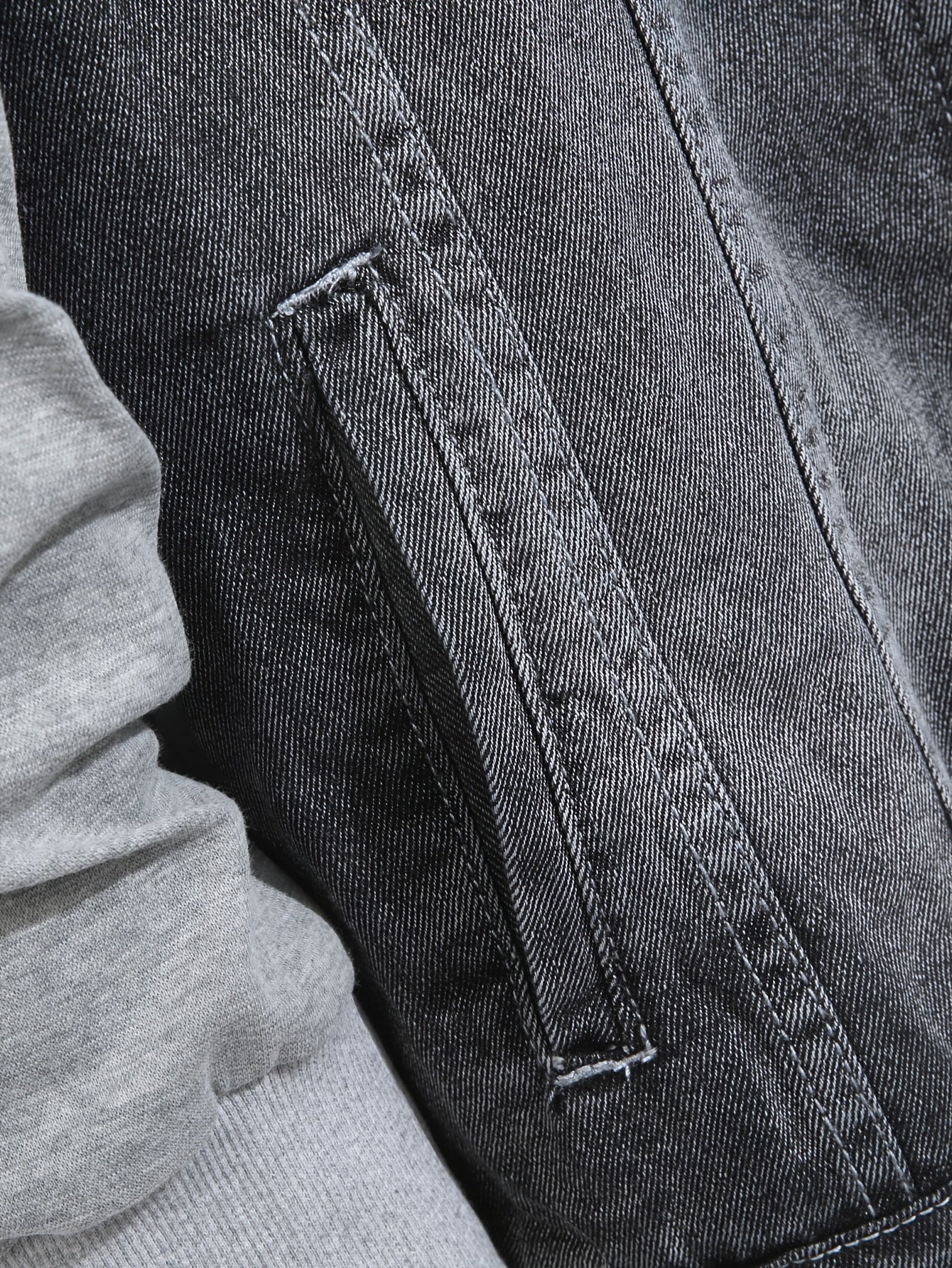 Herren Jeansjacke mit Kapuze Denim und Sweatstoff Ärmel Grau