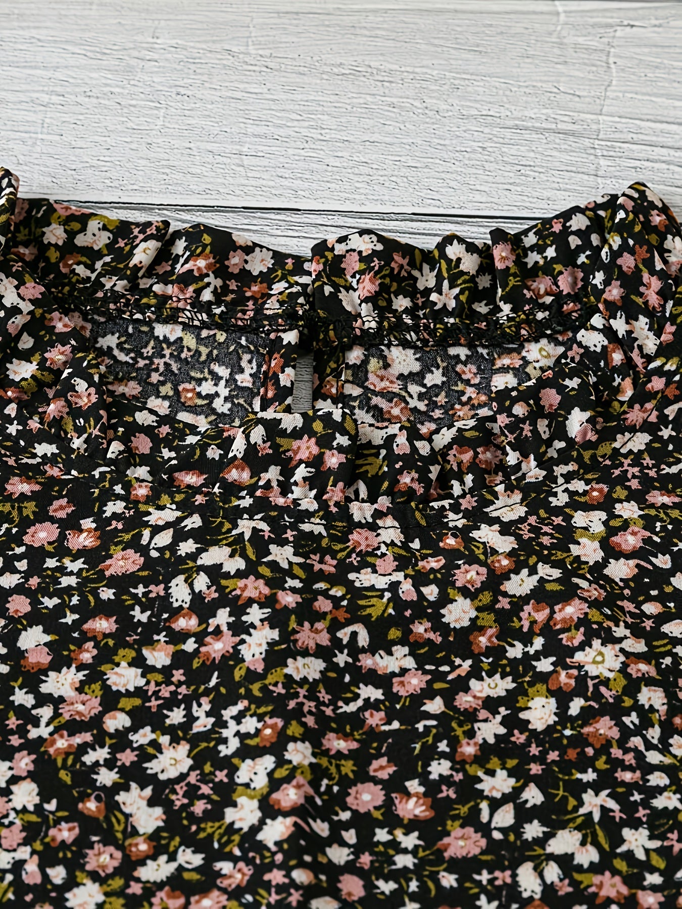 Damen Sommer-Blusenshirt mit Blumenmuster und Volantärmeln – Lässiger Boho-Style für Freizeit & Urlaub