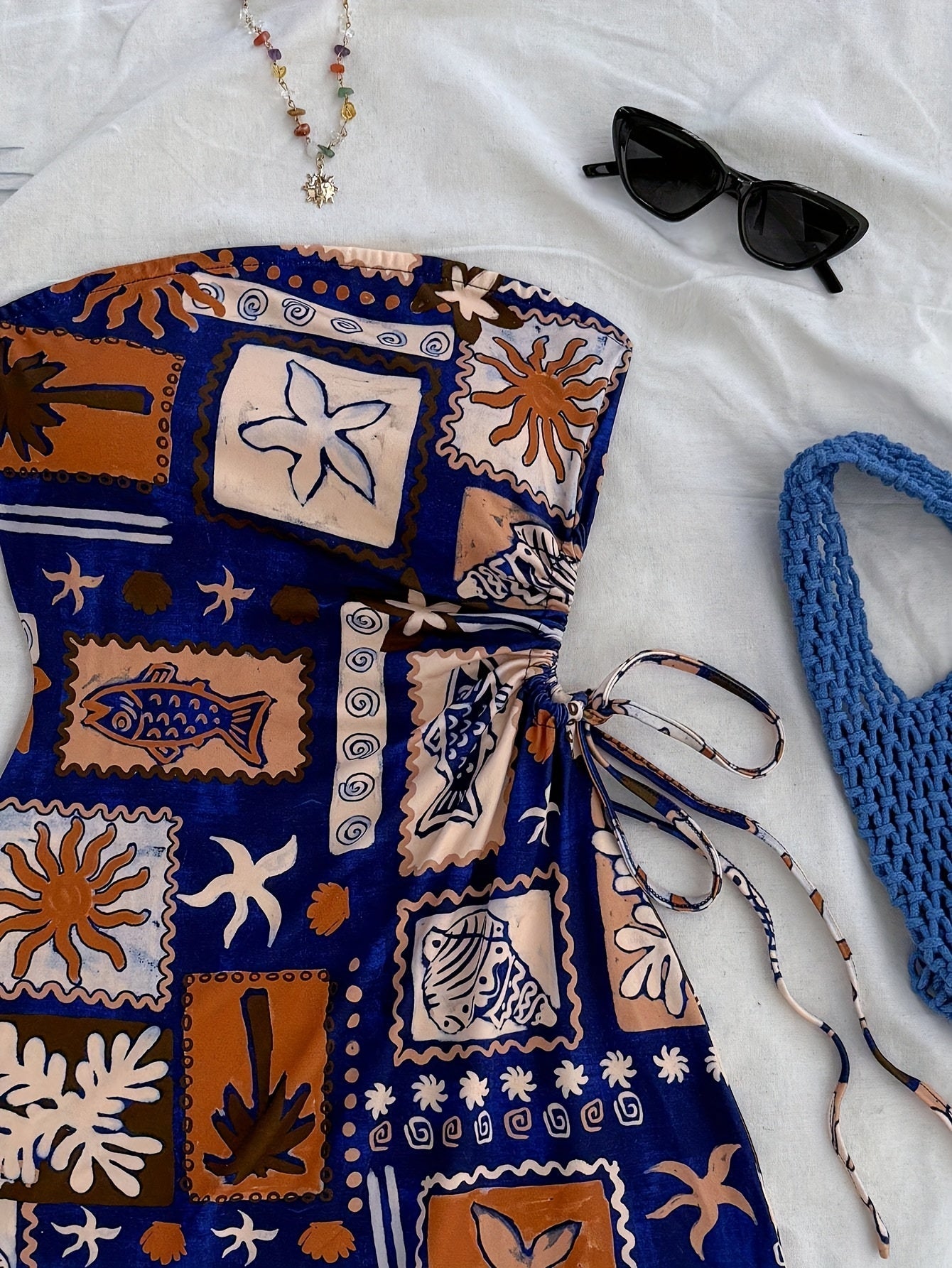 Damen Bandeau Minikleid mit tropischem Strandmuster und seitlicher Schleife – Perfekt für Urlaub & Sommeroutfits