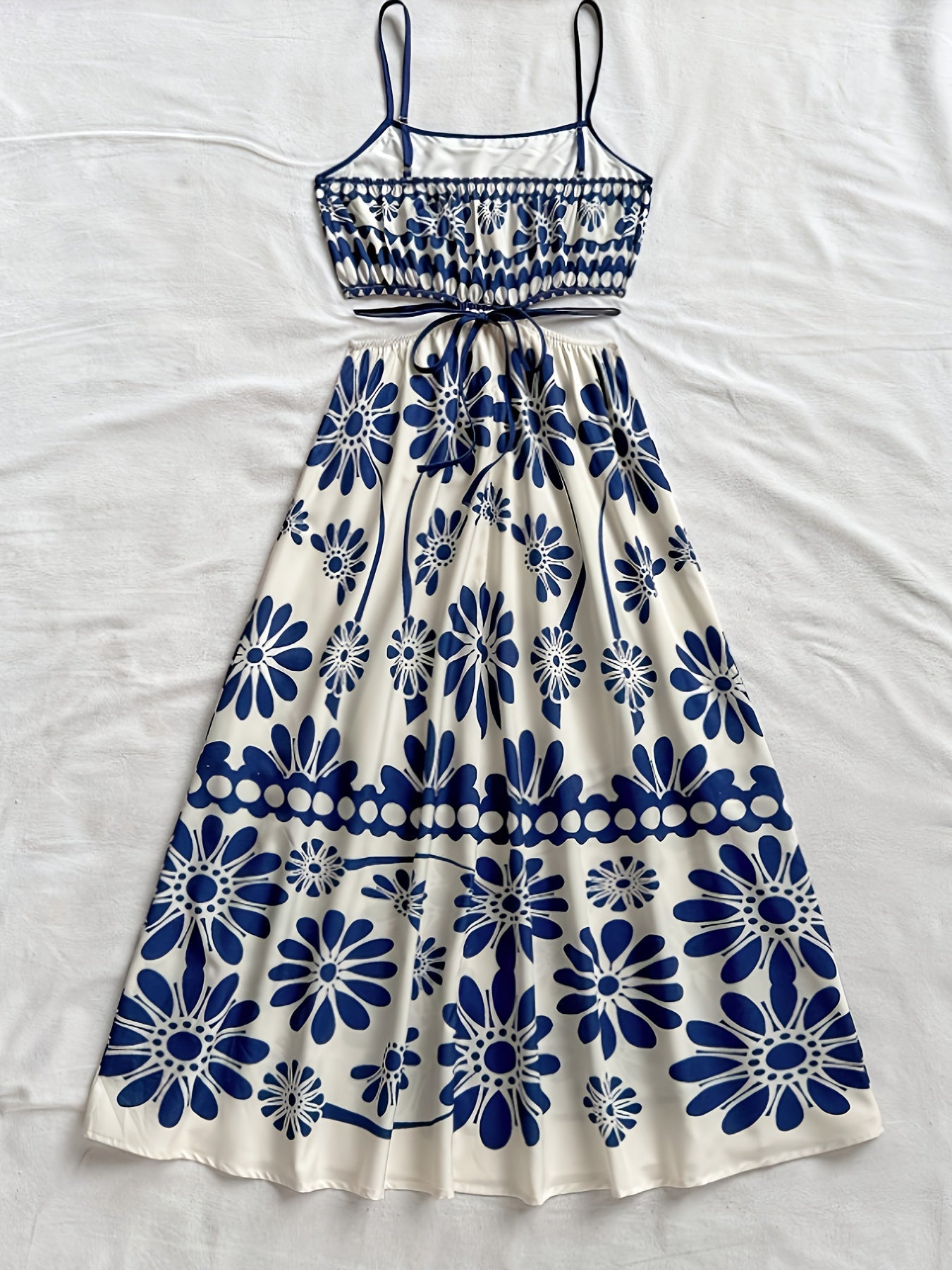 Damen Maxikleid mit Blumenmuster und Cut-Out-Detail – Eleganter Sommerstil