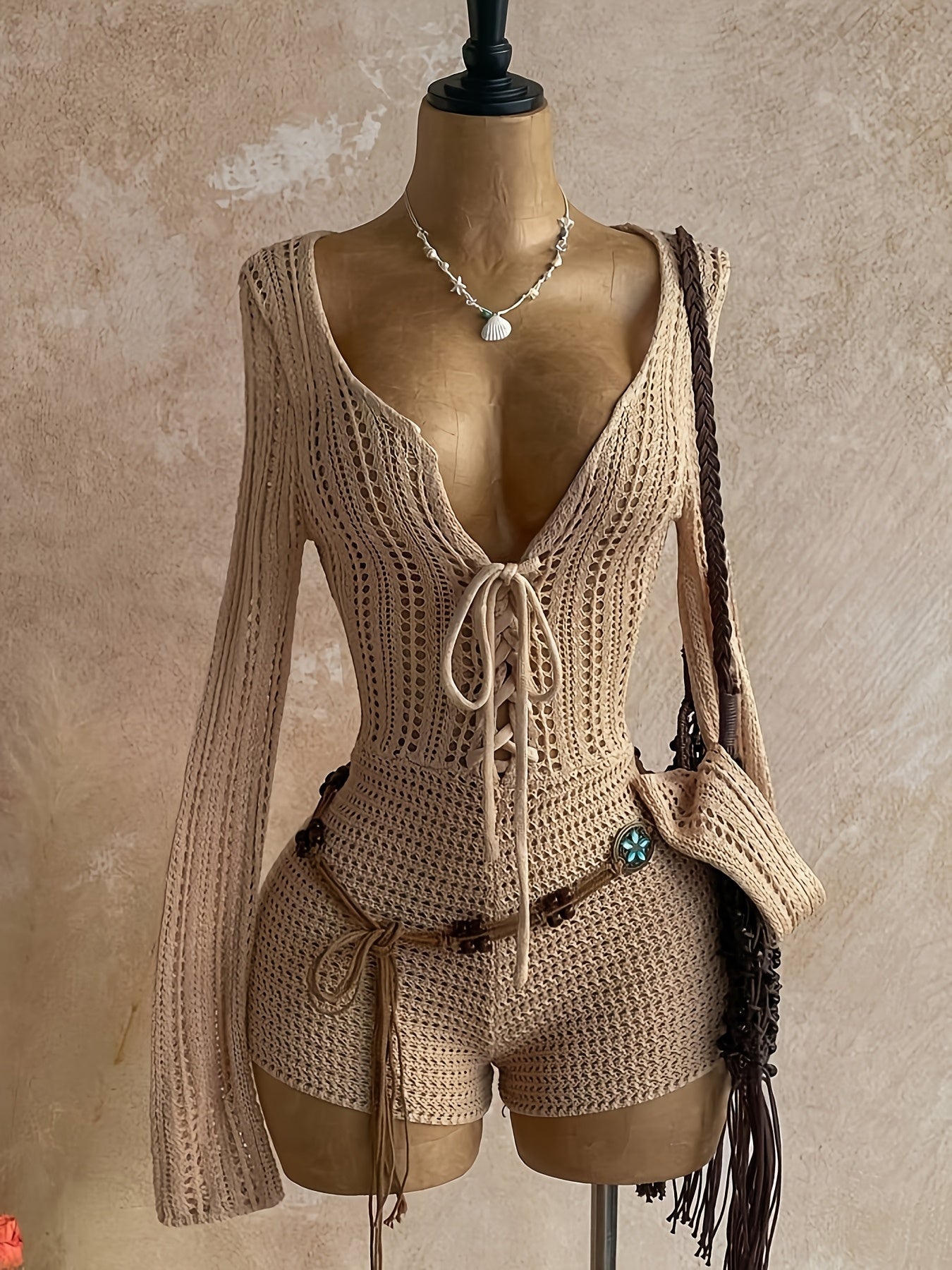 Damen Boho Strick-Jumpsuit mit tiefem Ausschnitt und Schnürung – Eleganter Einteiler für Strand & Urlaub