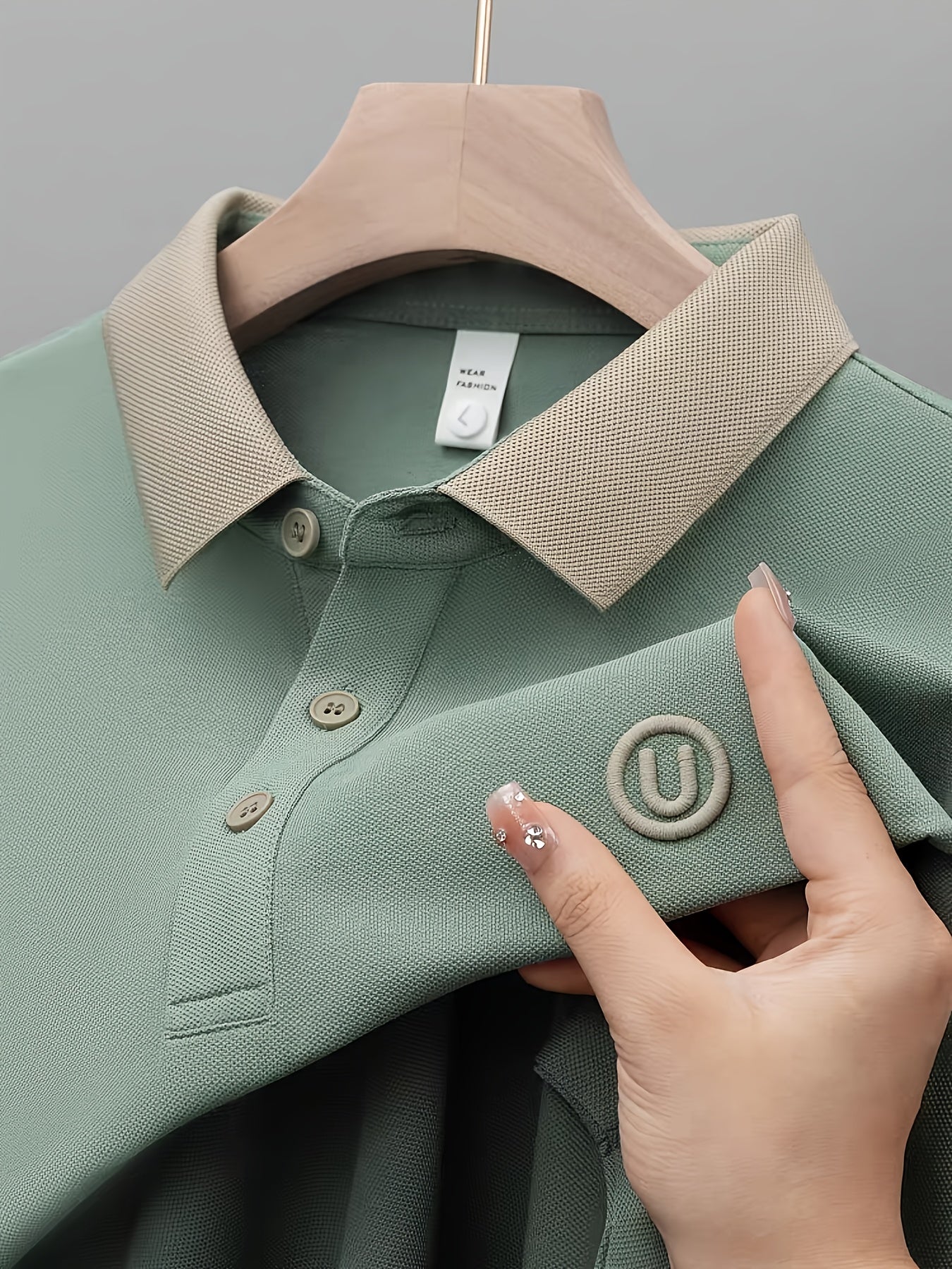 Herren Poloshirt mit Kontrastkragen und Sticklogo – Casual Style für Alltag und Freizeit