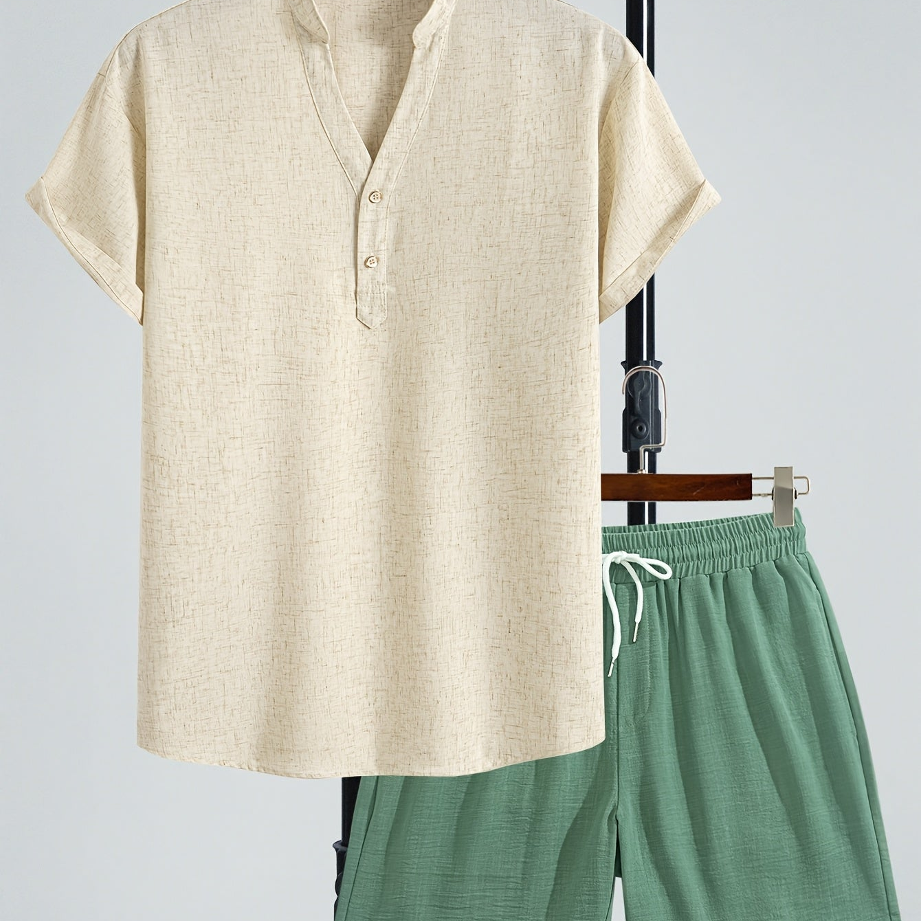 Herren Freizeit Set – Modernes Henley Shirt mit Shorts, Zweiteiliges Outfit für entspannte Anlässe