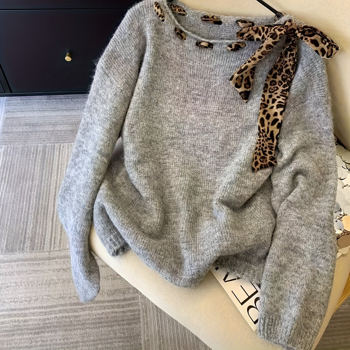 Damen Pullover Rundhals mit Leopardenmuster-Schleife