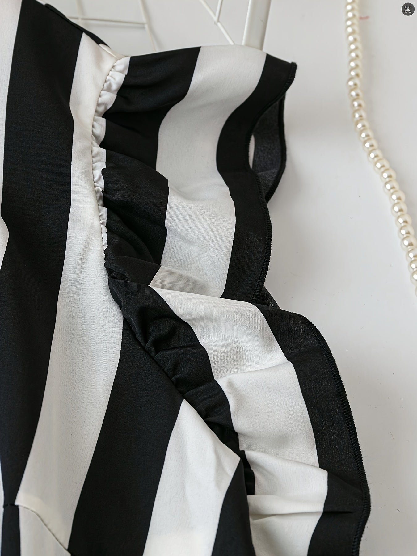 Damen Bluse mit Schleifenkragen und Streifen – Elegante Büro- und Freizeitmode