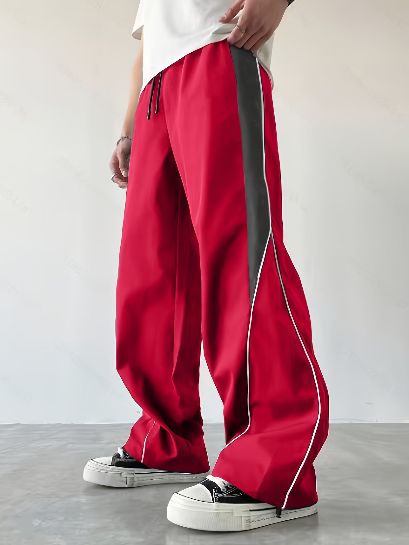 Herren Streetwear Weite Jogginghose mit Kontraststreifen und sportlichem Look