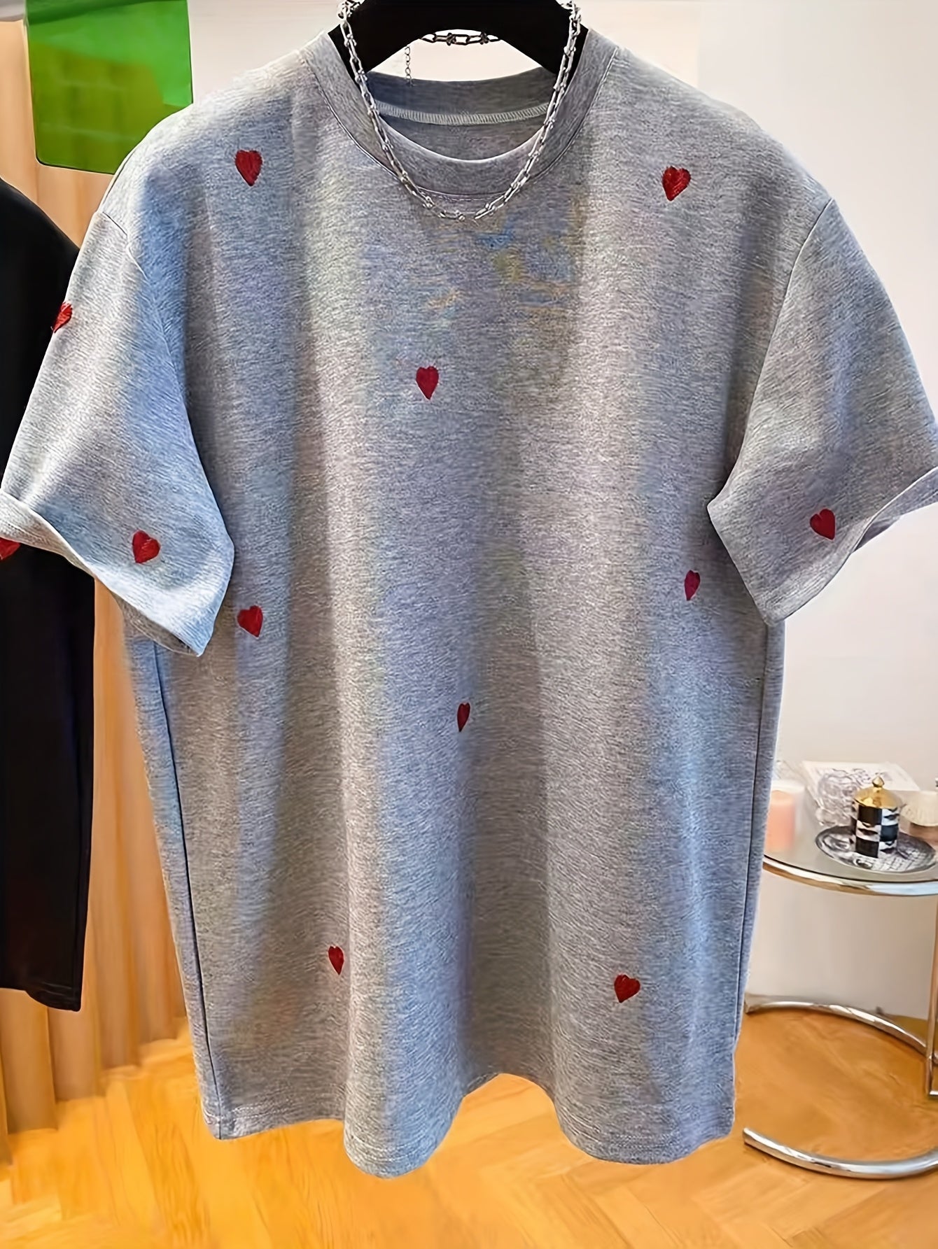 Damen Trendiges T-Shirt mit gestickten Herzen – Streetstyle Casual Kurzarm