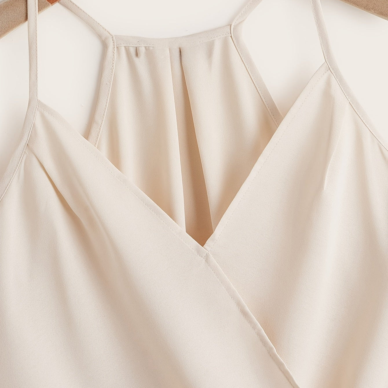 Damen Wickel-Top mit Drapierung und Halterneck – Modische Bluse für Freizeit und Büro