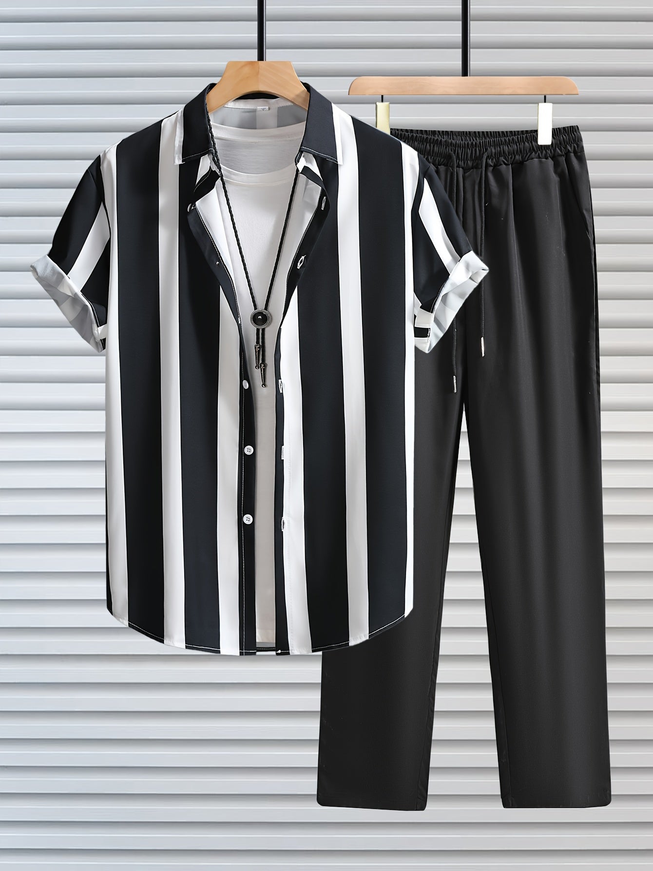 Herren Kurzarmhemd im modernen Streifen-Design – Lässiger Streetstyle für Alltag und Freizeit