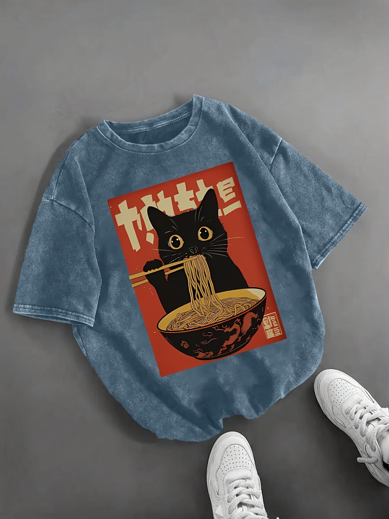 Damen Vintage T-Shirt mit Katze und Ramen-Nudeln – Lustiges Grafikshirt für Alltag und Freizeit