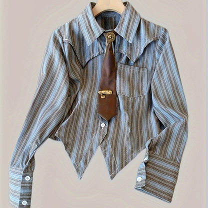 Gestreifte Bluse mit Spitzsaum & Krawatte