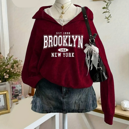 Damen Sweatshirt mit Reißverschluss Brooklyn Print, Langarm und Kragen