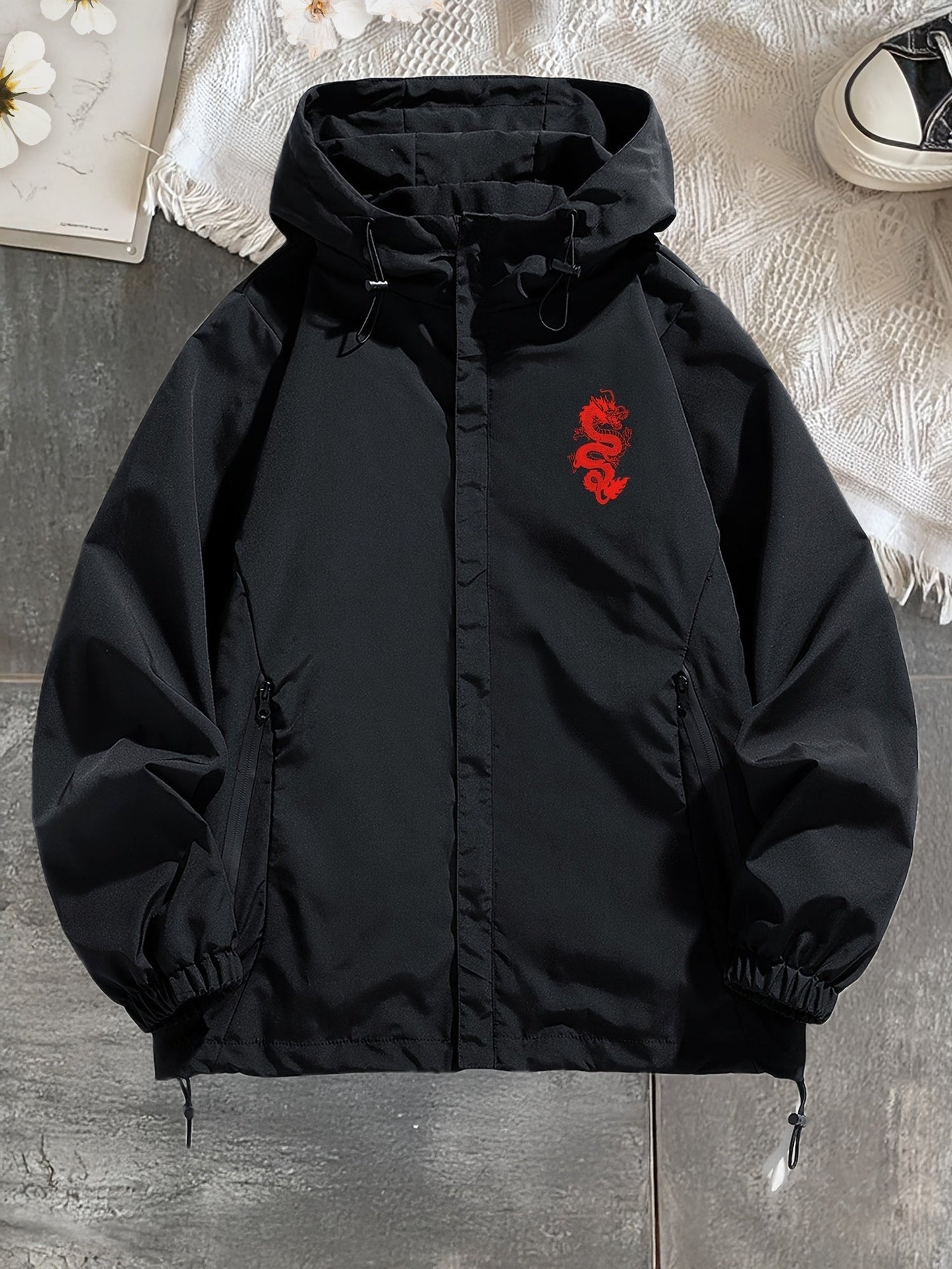 Unisex Windjacke Schwarz mit Kapuze & rotem Drachenmotiv