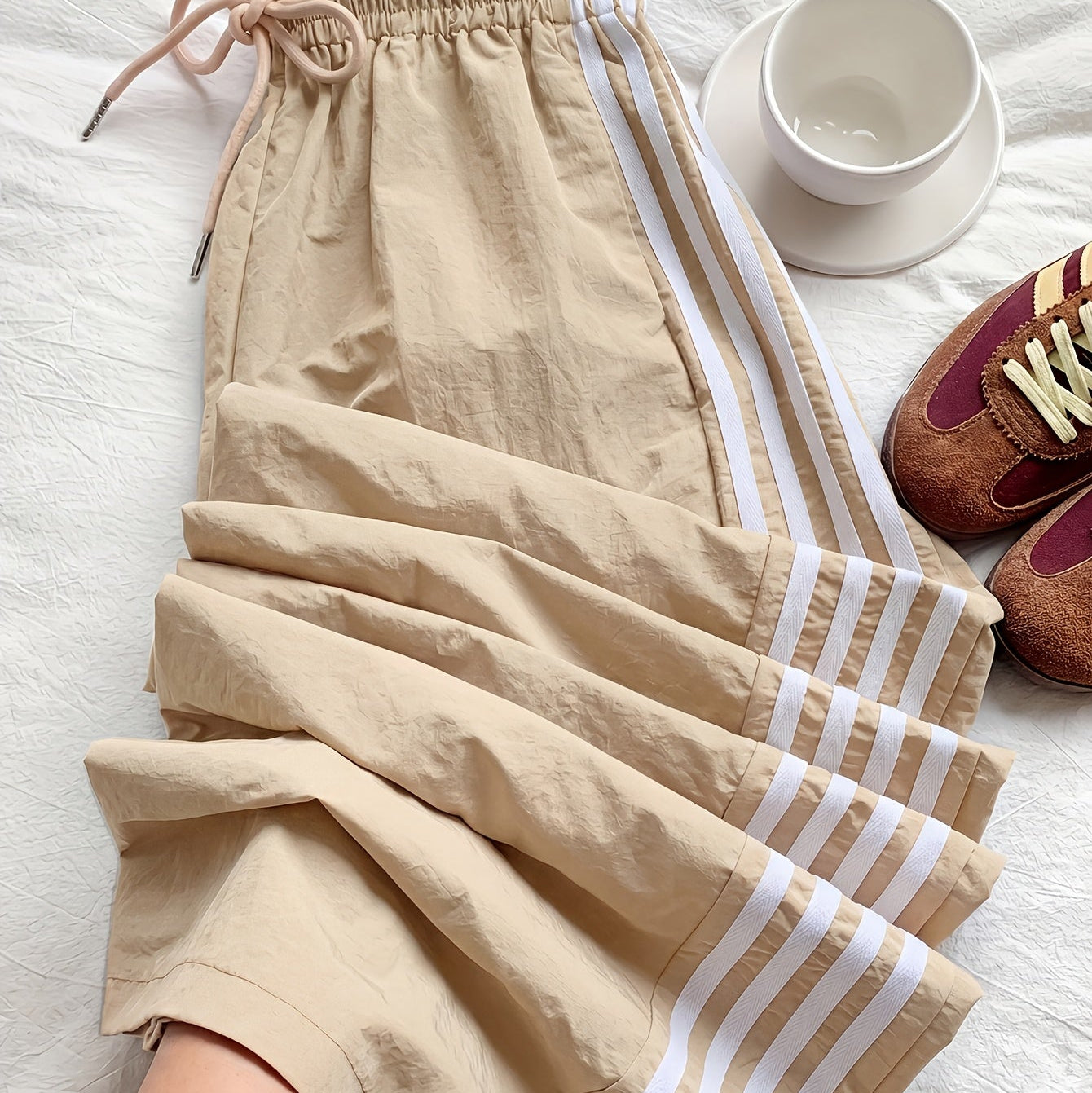 Damen Weitbeinige Athleisure Hose mit Streifen und Kordelzug – Sportlich & Lässig