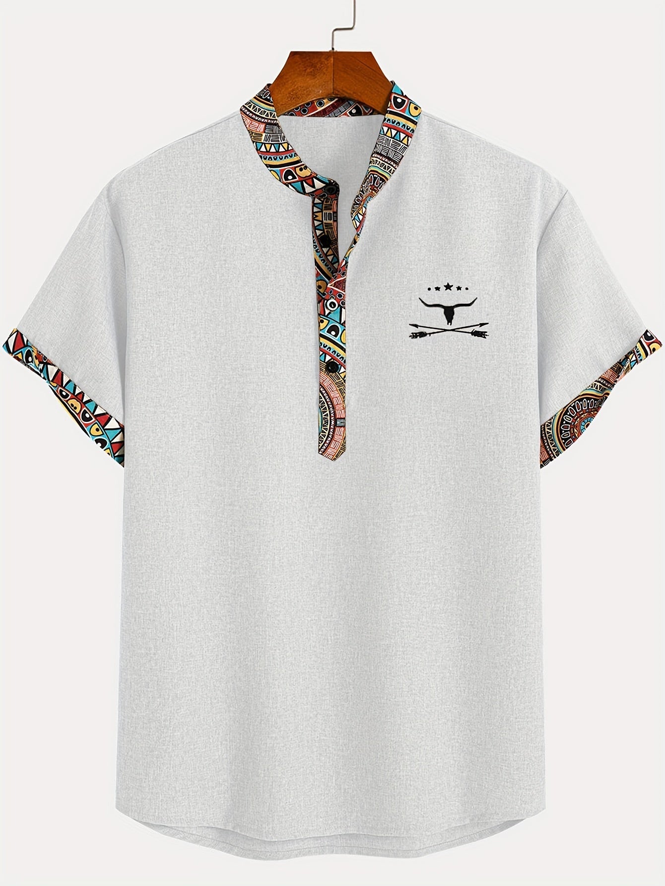 Herren Ethno Freizeitshirt mit Musterdetails und V-Ausschnitt – Modernes Kurzarmhemd für Alltag und Urlaub