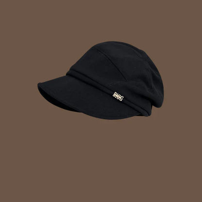 Damen Beanie Mütze mit Krempe und Metall-Applikation