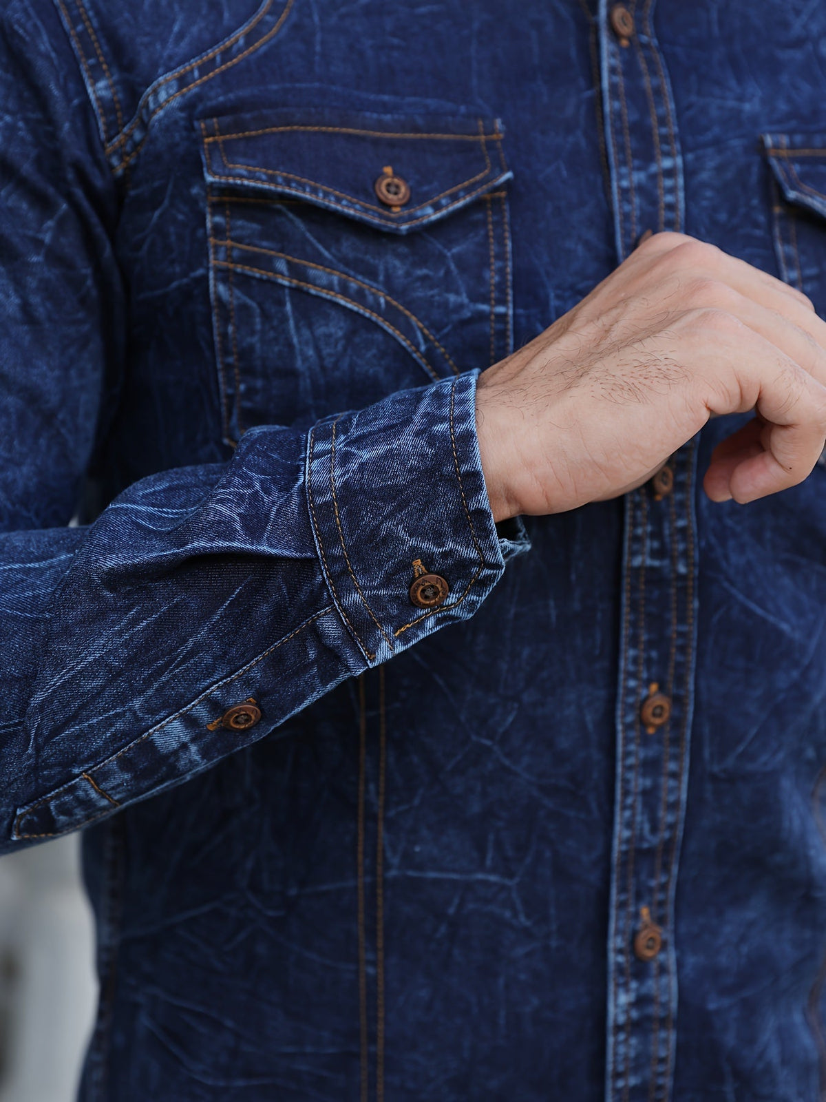 Herren Jeanshemd mit Washed-Effekt, langen Ärmeln und Brusttaschen